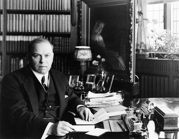 Mackenzie King at Laurier House in Ottawa, 1932. Hands Studio, Library and Archives Canada C-009063, Public Domain.